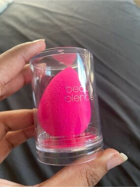 beautyblender Bright Pink Makeup Sponge with Clear Case